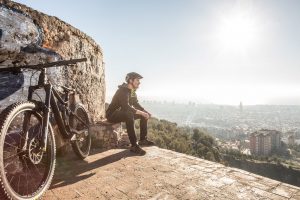 Dominik Raab geniesst den Ausblick über Barcelona