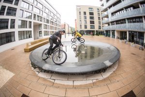 Dominik Raab und Hans Rey beim Trialbiking in Linz