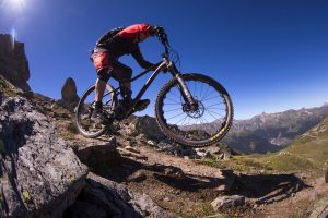 Dominik Raab beim Mountainbiken in der Schweiz